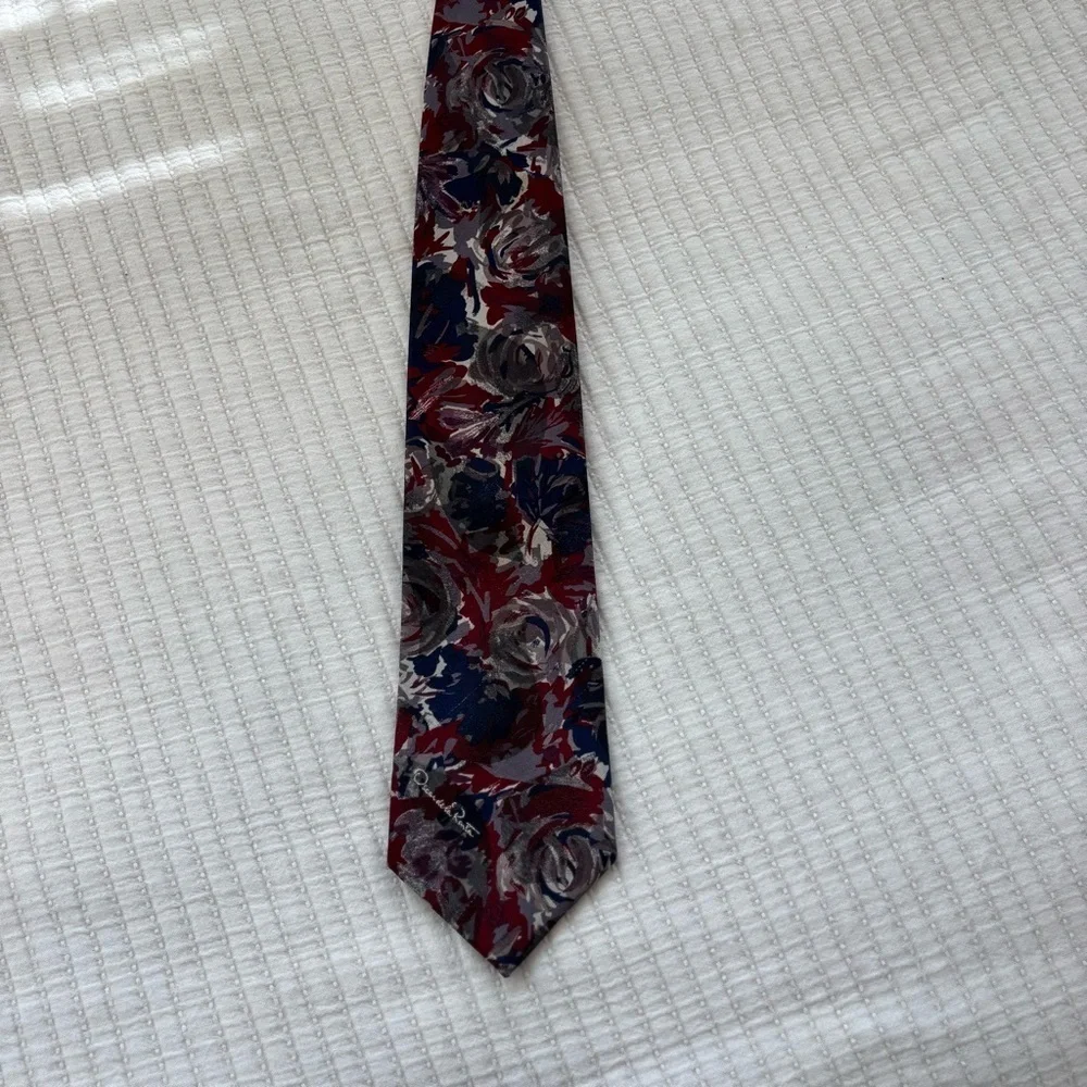 Oscar De La Renta Studio Mens Vintage Floral Neck Tie Made in USA Red Blue White